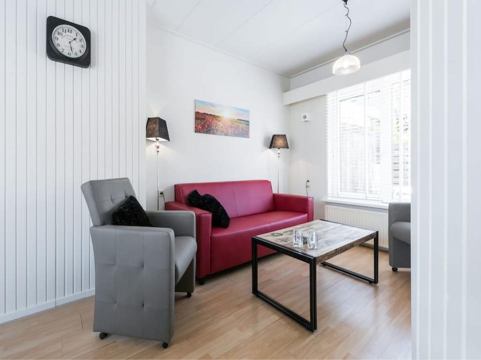 TV and multimedia, Living room, Photo of the whole room, Decorative detail, Seating area