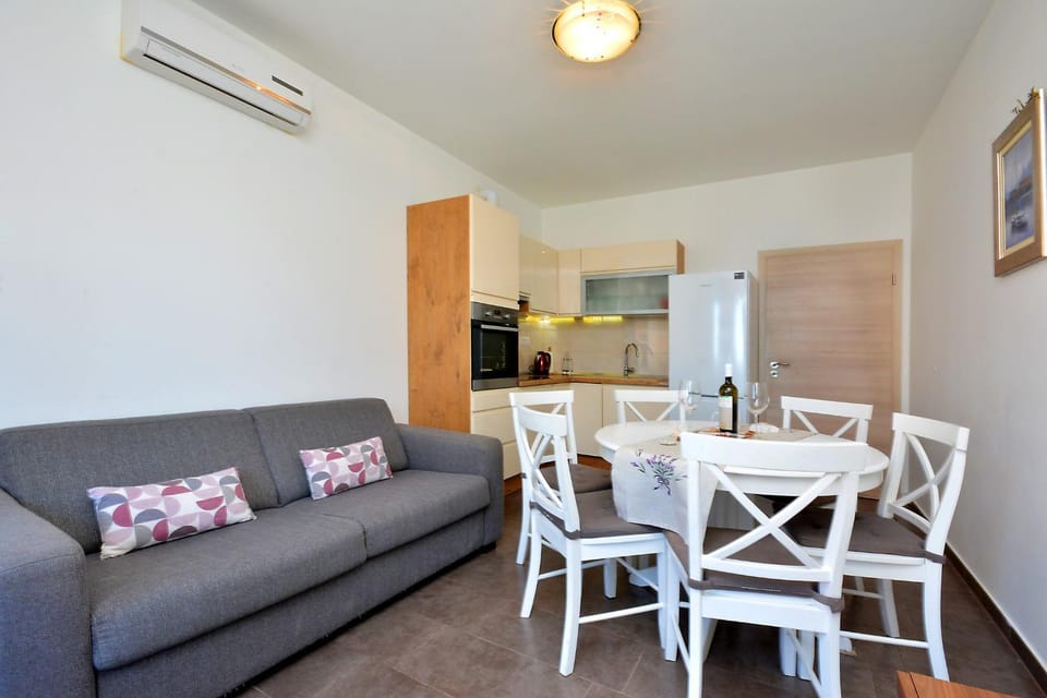 m & m Apartment in Podstrana