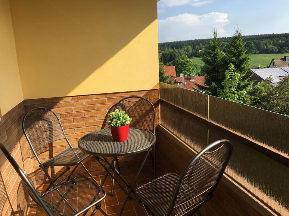 View (from property/room), Balcony/Terrace, Garden view