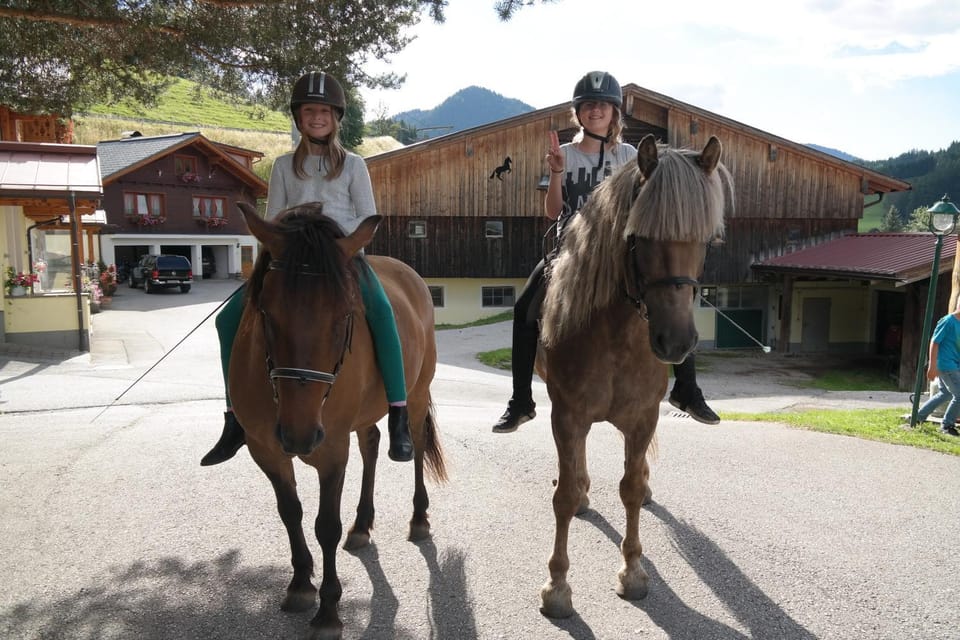 Facade/entrance, Horse-riding, Pets, Mountain view, Family