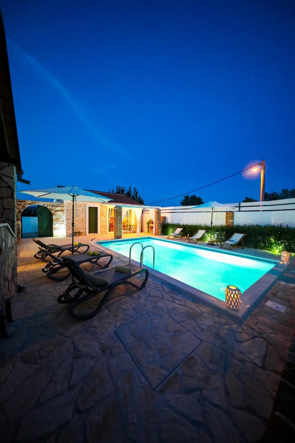 Swimming pool, sunbed