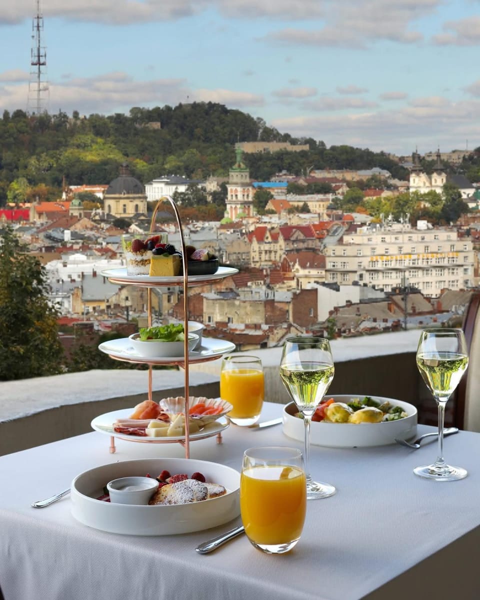 Restaurant/places to eat, City view, Breakfast