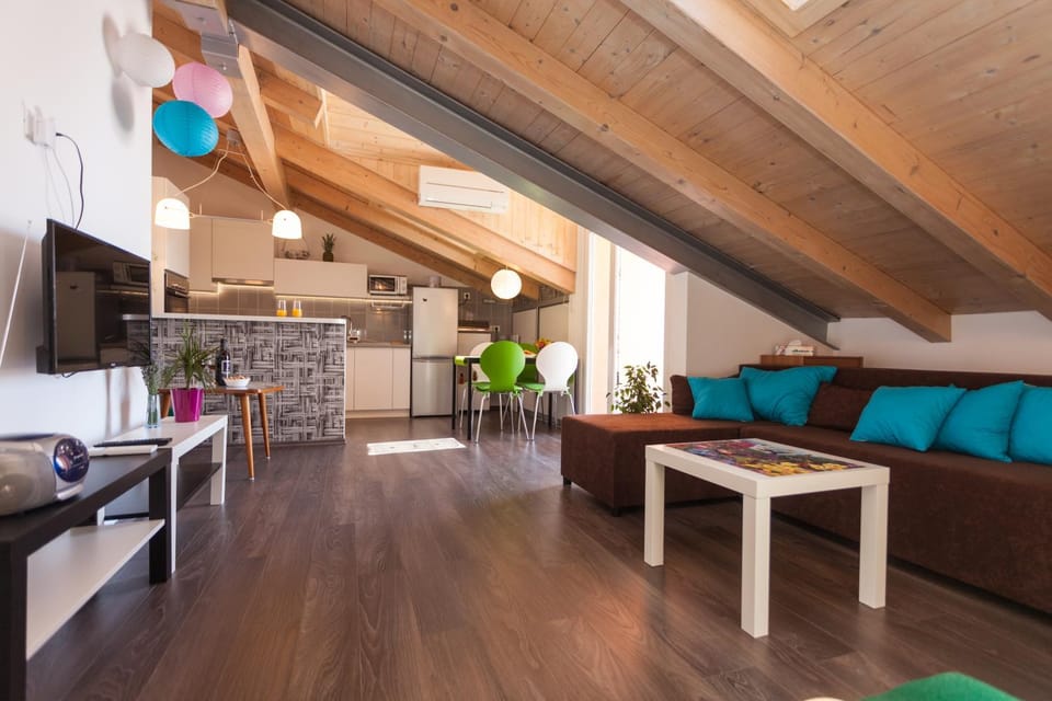 TV and multimedia, Living room, Decorative detail
