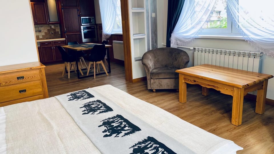 Bed, Photo of the whole room, Seating area, Bedroom