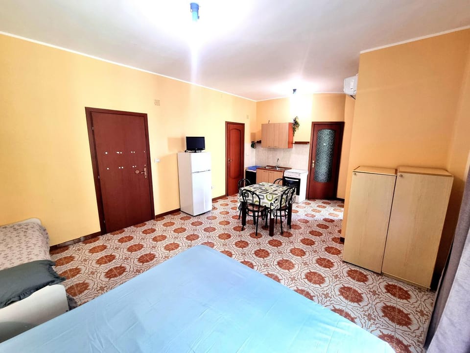 GIALLO - PROPPRO SRL - MILAZZO FRONTE MAREe Apartment in Milazzo