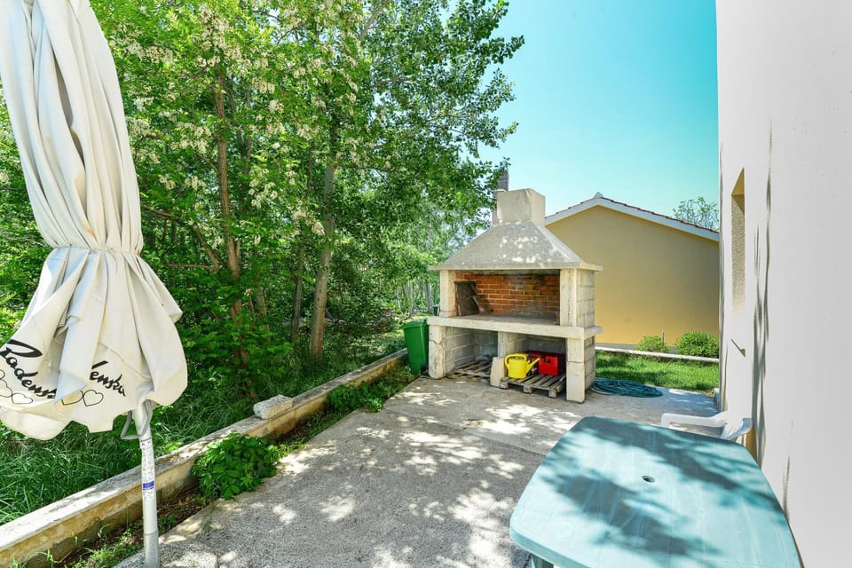 Location, children, Family