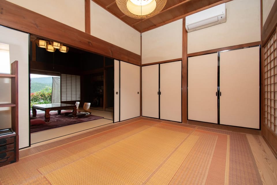 Photo of the whole room, air conditioner