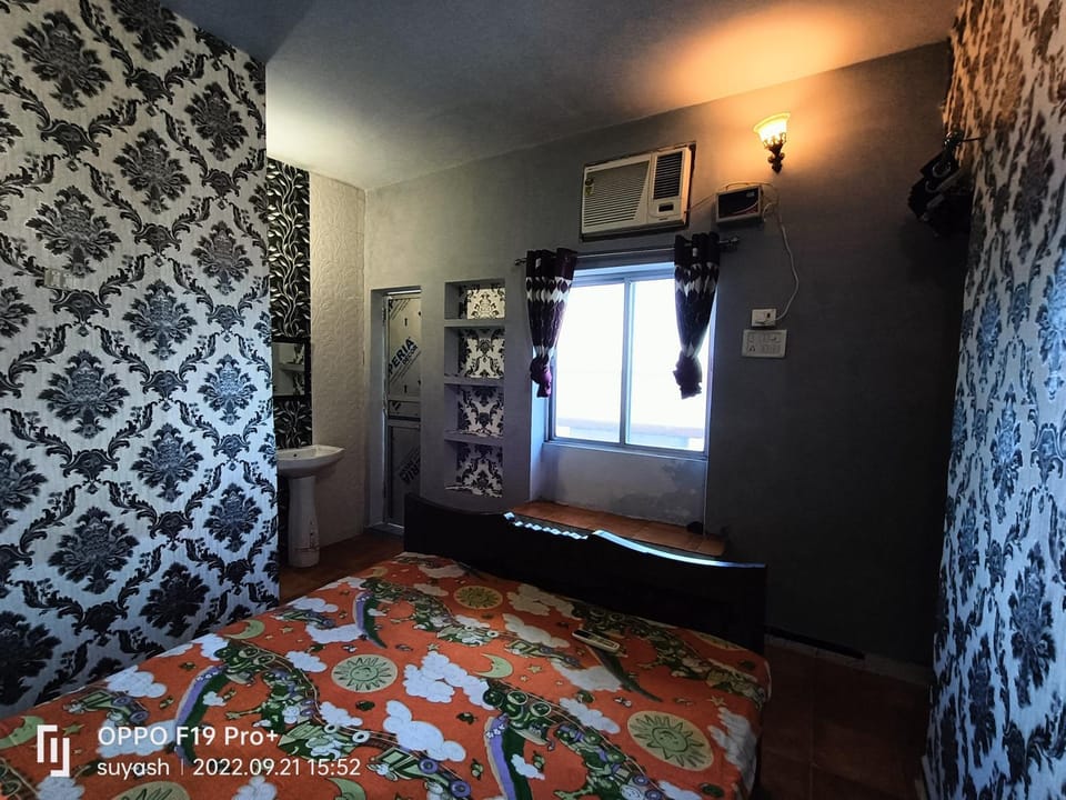 Bed, Photo of the whole room, Bedroom, air conditioner