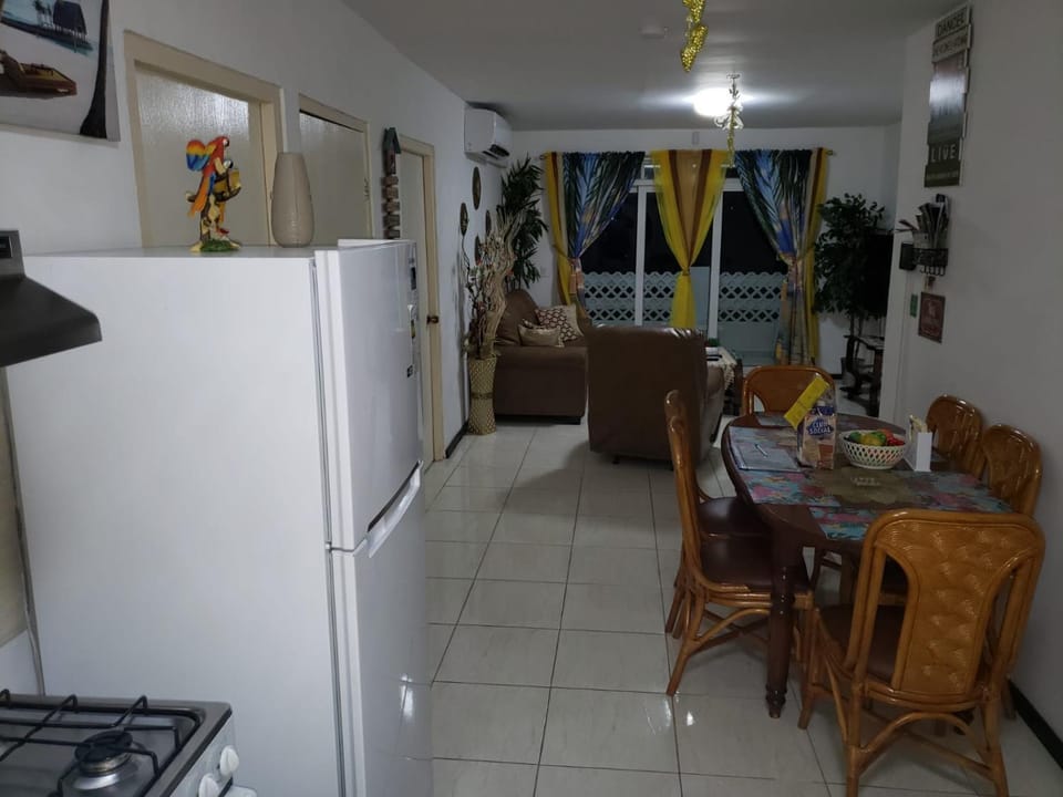 Kitchen or kitchenette, Living room, Dining area