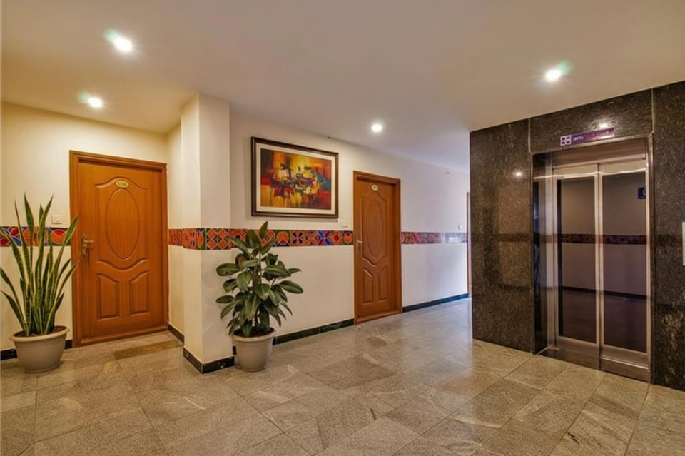 Lobby or reception, elevator