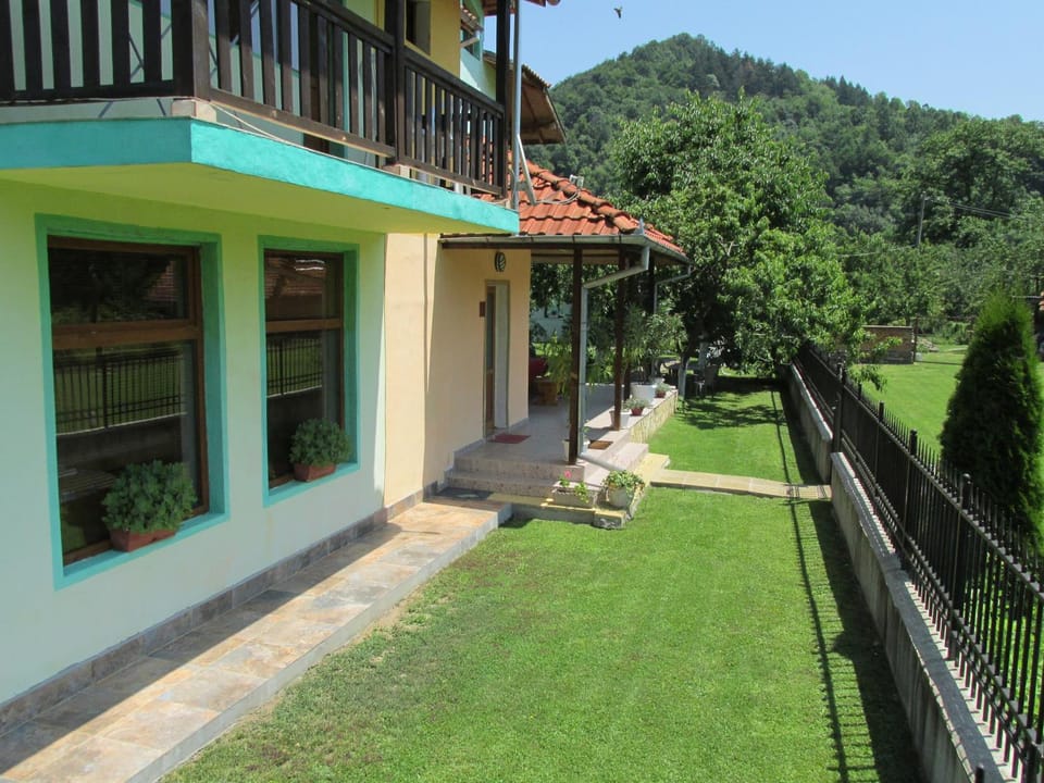 Pri Orehite Guesthouse Bed and Breakfast in Bulgaria