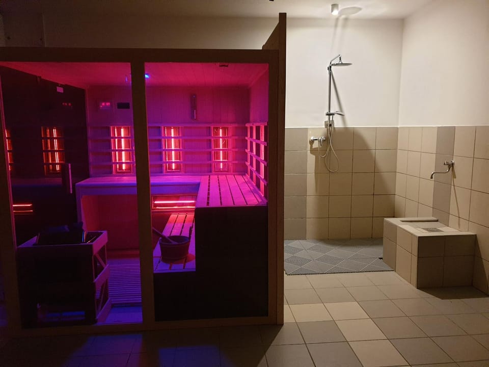 Sauna, Swimming pool