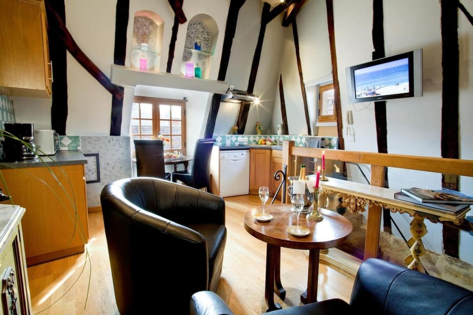 Kitchen or kitchenette, Living room, Dining area