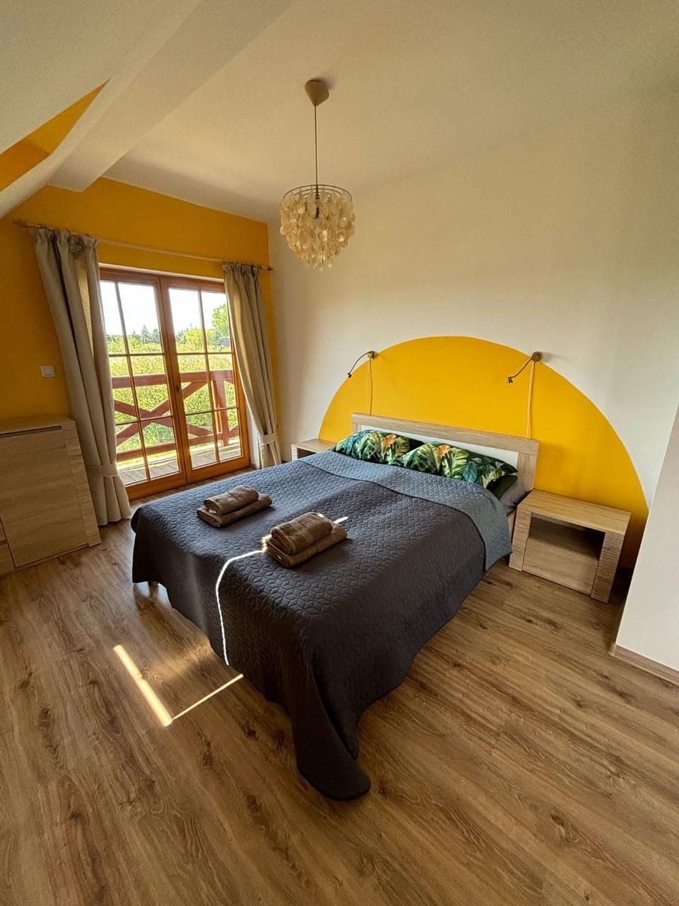 Bed, Photo of the whole room, Bedroom, towels