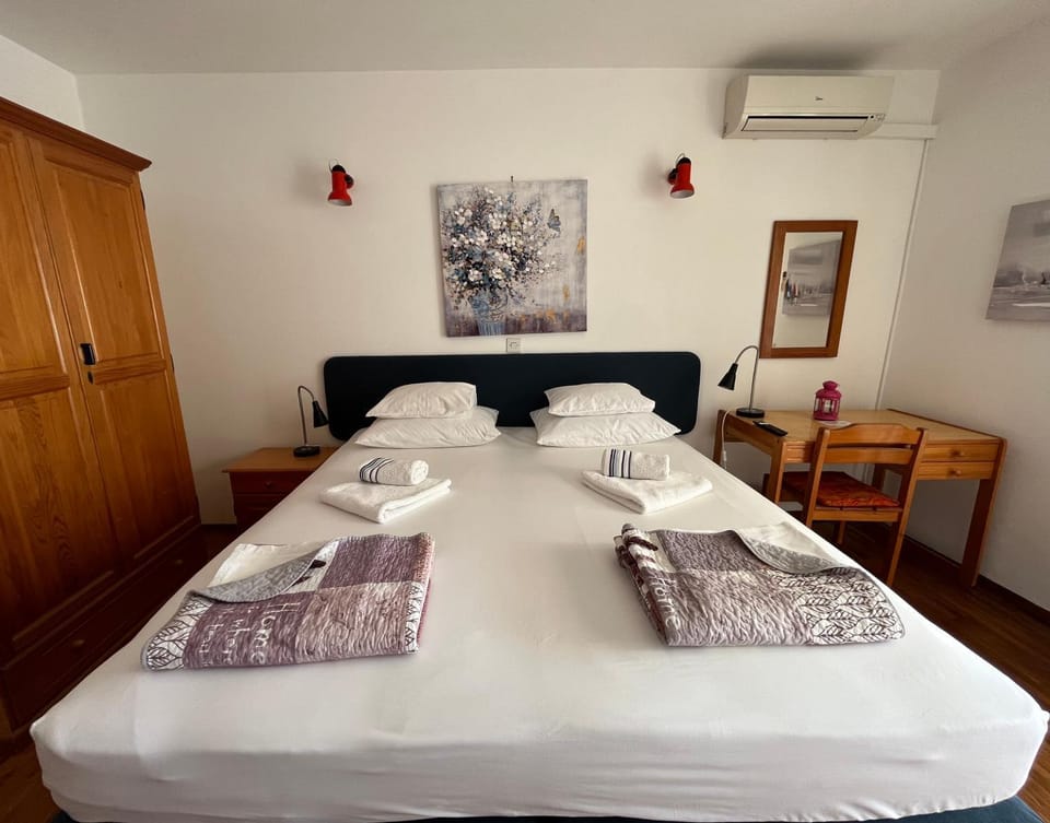 Bed, air conditioner