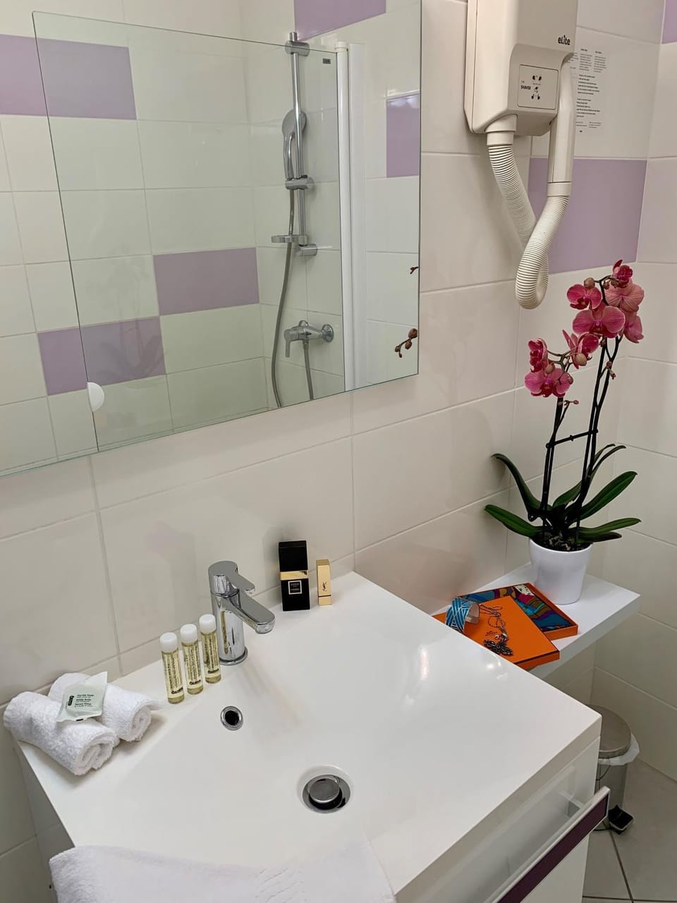 Shower, Bathroom, Bedroom, Area and facilities