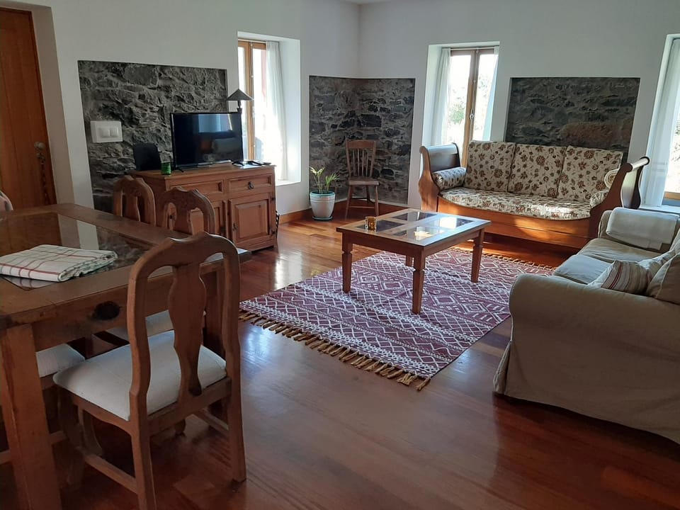 Casa da Ribeira House in Madeira District