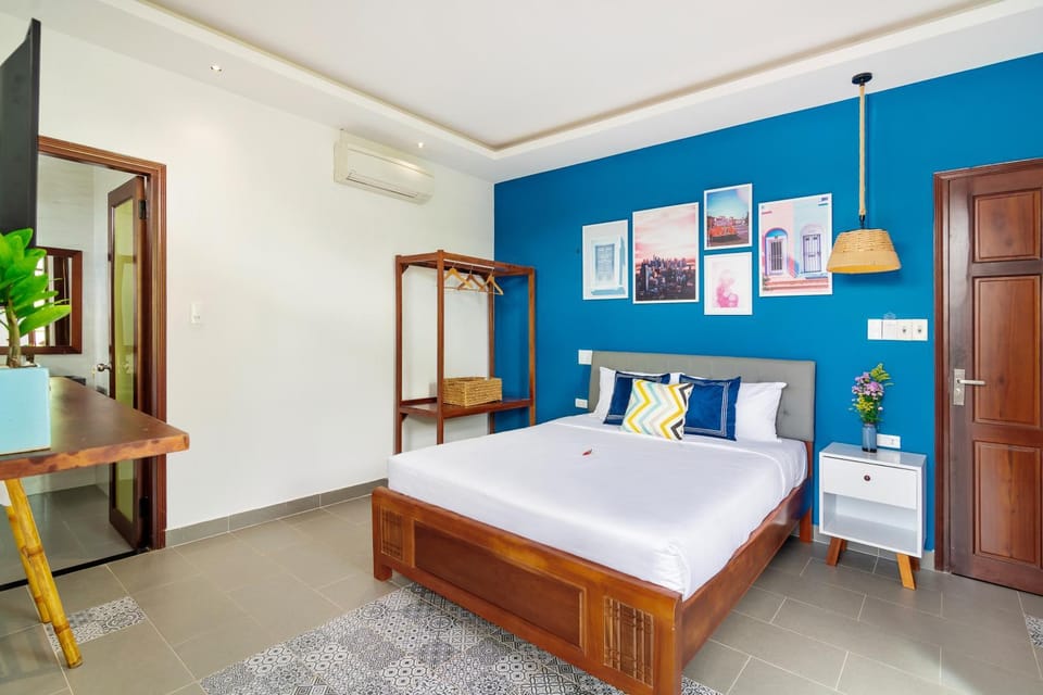 Bed, People, Summer, Garden, Photo of the whole room, On site, Garden view, Quiet street view