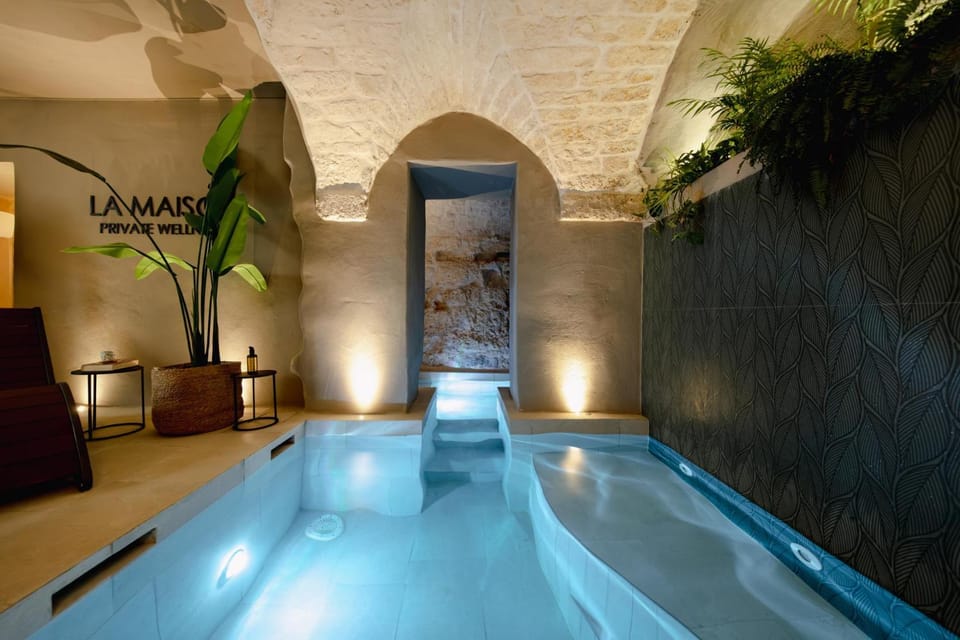 Swimming pool, Swimming pool