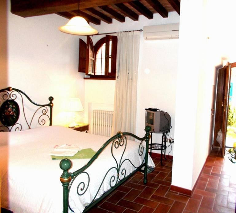 Agriturismo Podere dei kiwi Farm Stay in Tuscany