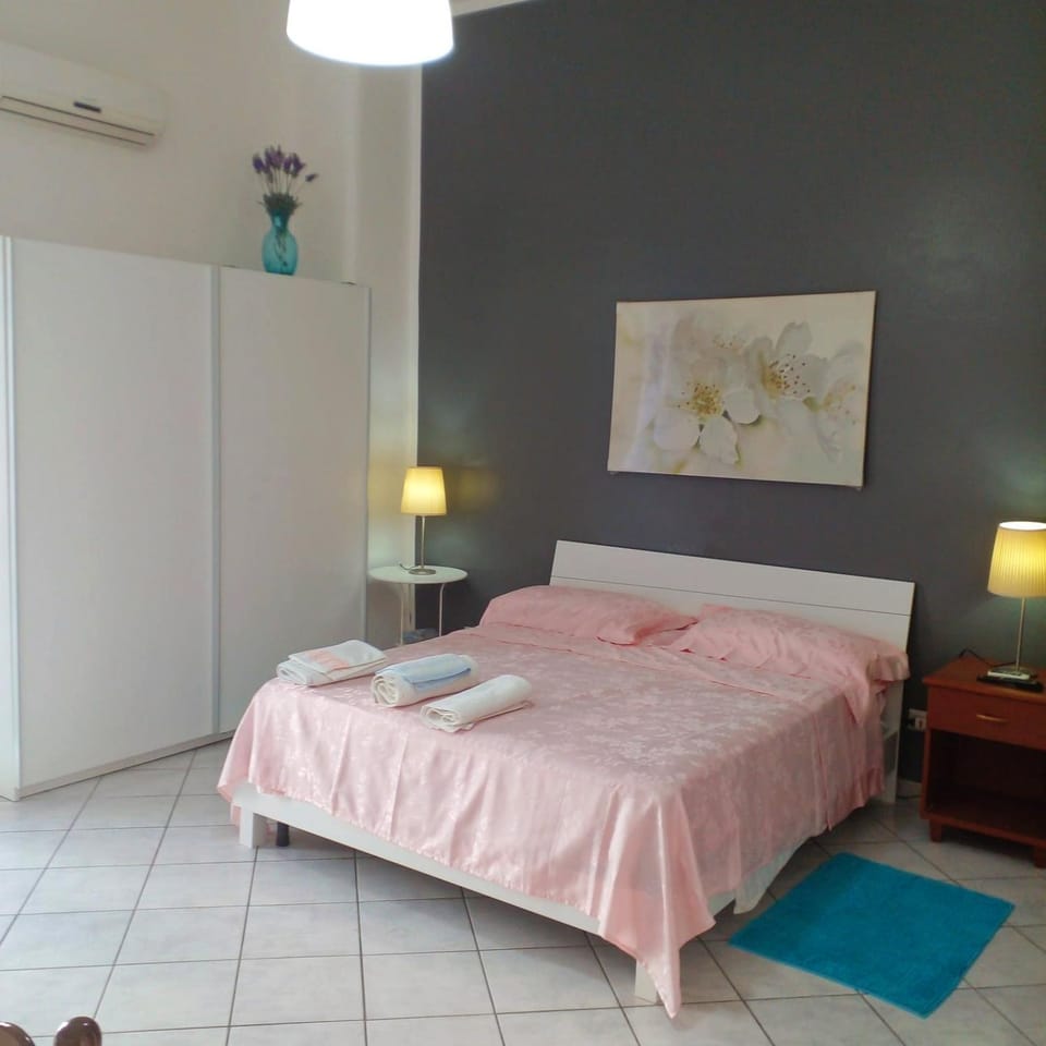 Bed, Photo of the whole room, Bedroom, wardrobe, air conditioner