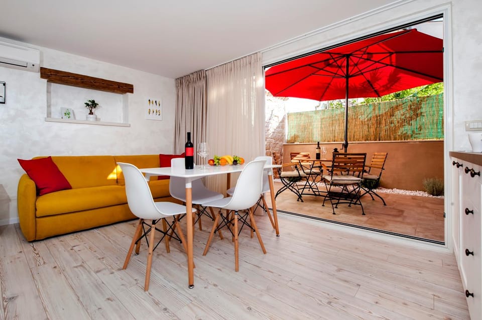 Living room, Seating area, Dining area