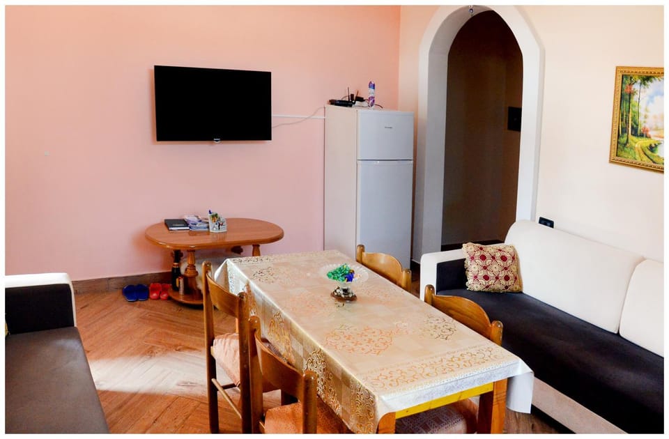 TV and multimedia, Living room, Dining area