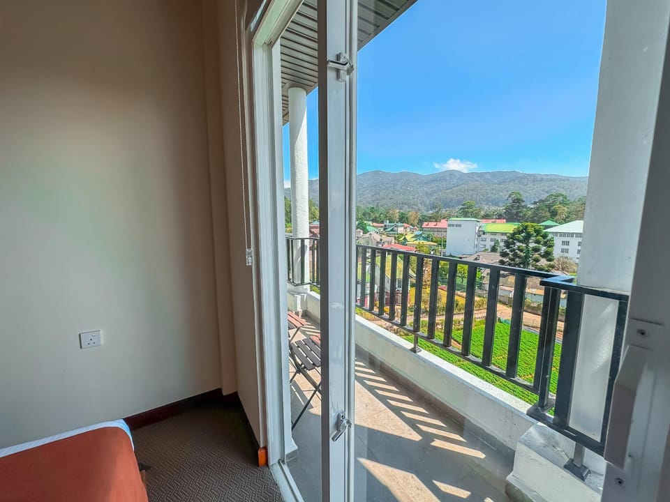 View (from property/room), Balcony/Terrace, Mountain view