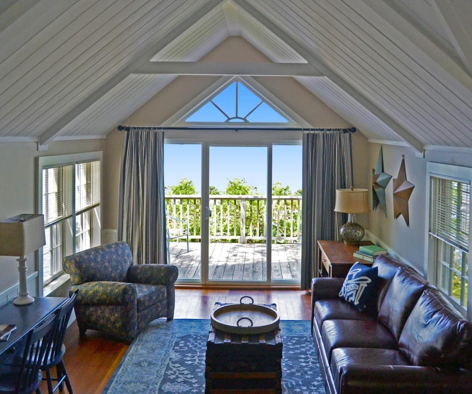 View (from property/room), Balcony/Terrace, Living room, Seating area