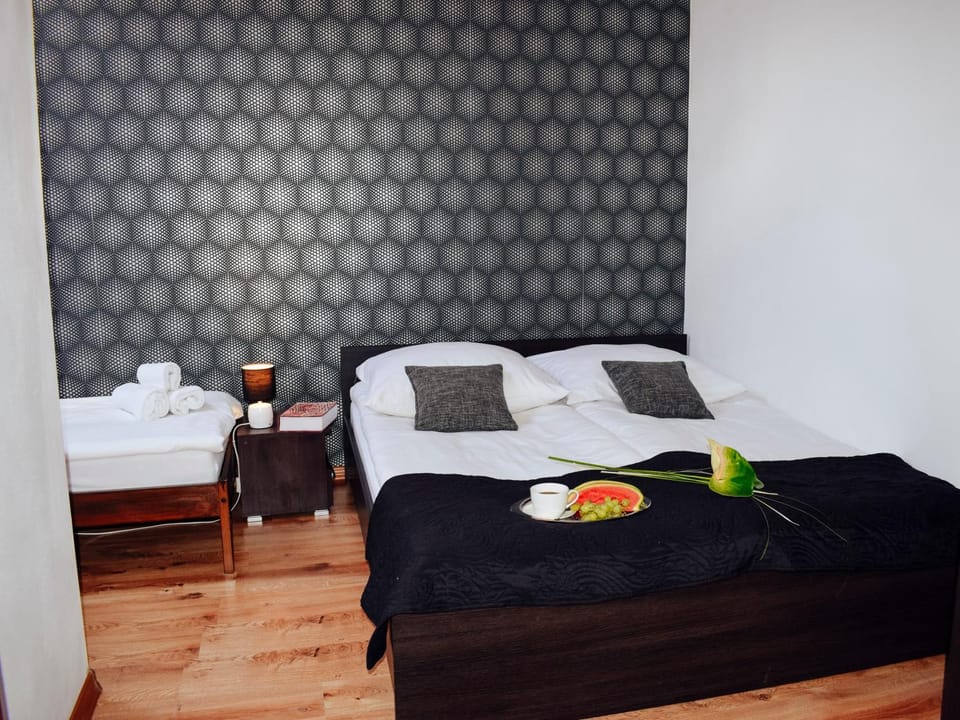 Bed, Food and drinks, Other, Photo of the whole room, Decorative detail, Bedroom, On site, Area and facilities, Drinks