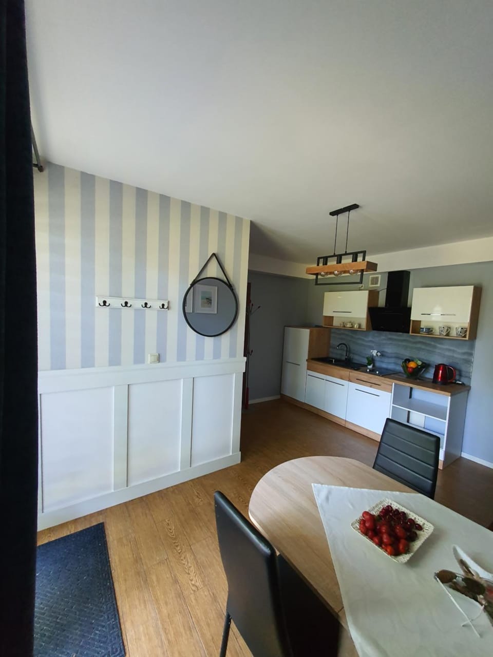 Kitchen or kitchenette, Food and drinks, Dining area, Food, oven