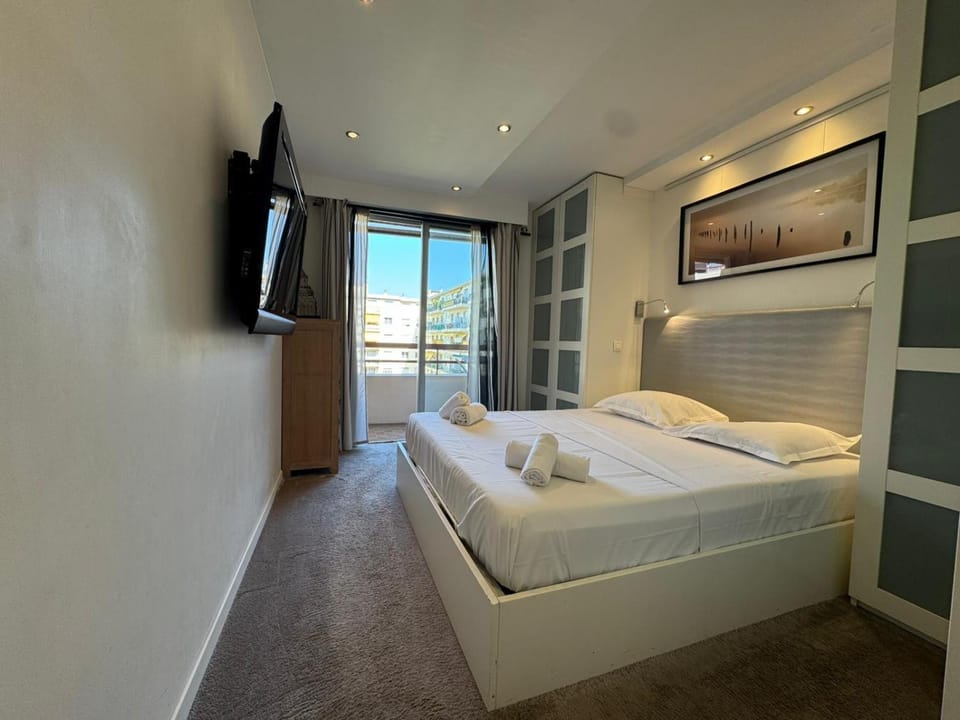 SIENA - Appartement 6 personnes avec Terrasse et Jacuzzi plein cœur centre-ville quartier du Port de Nice Apartment in Nice