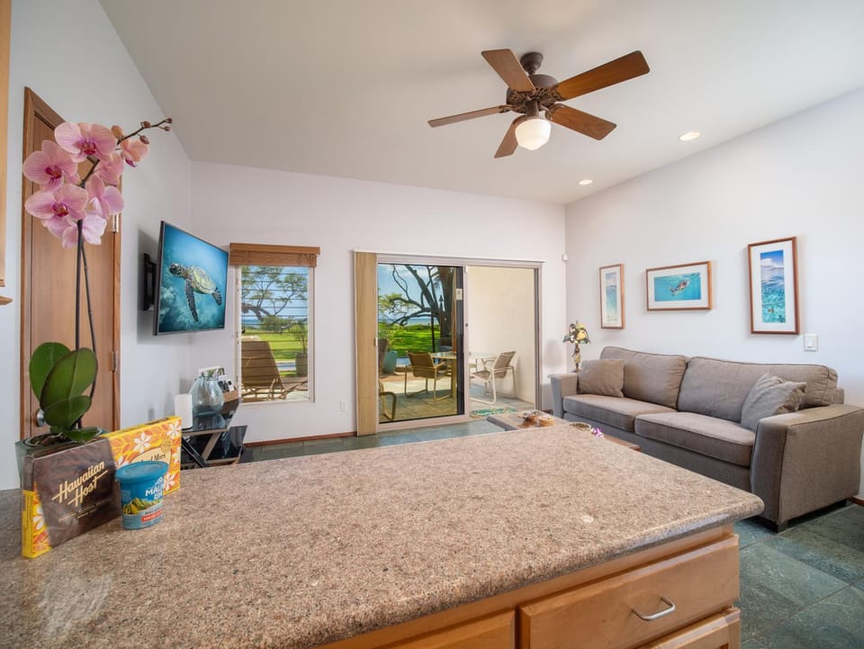TV and multimedia, View (from property/room), Living room, Seating area, Dining area, Sea view