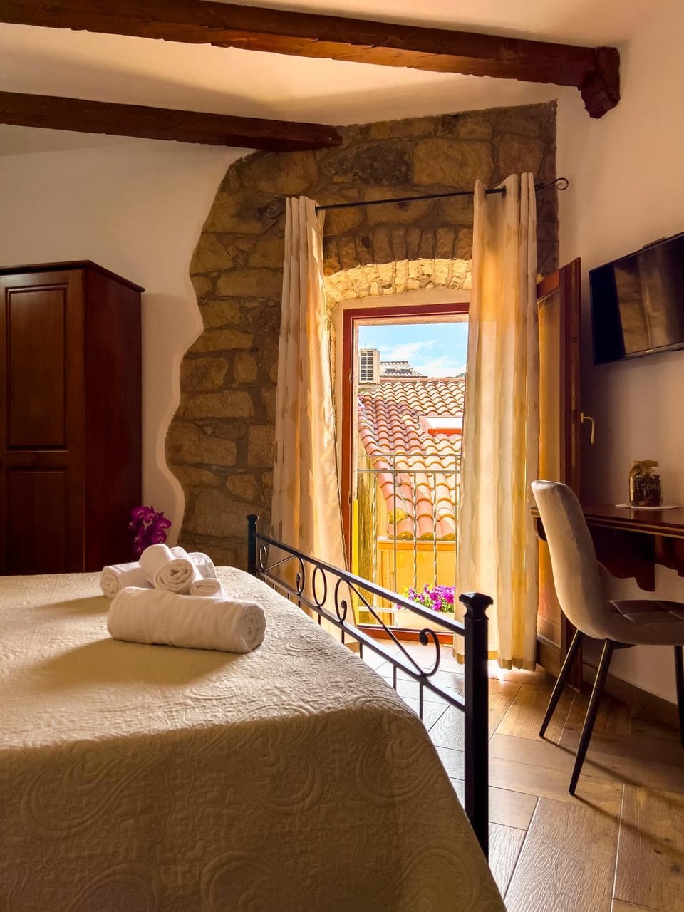 Bird's eye view, Bedroom, City view