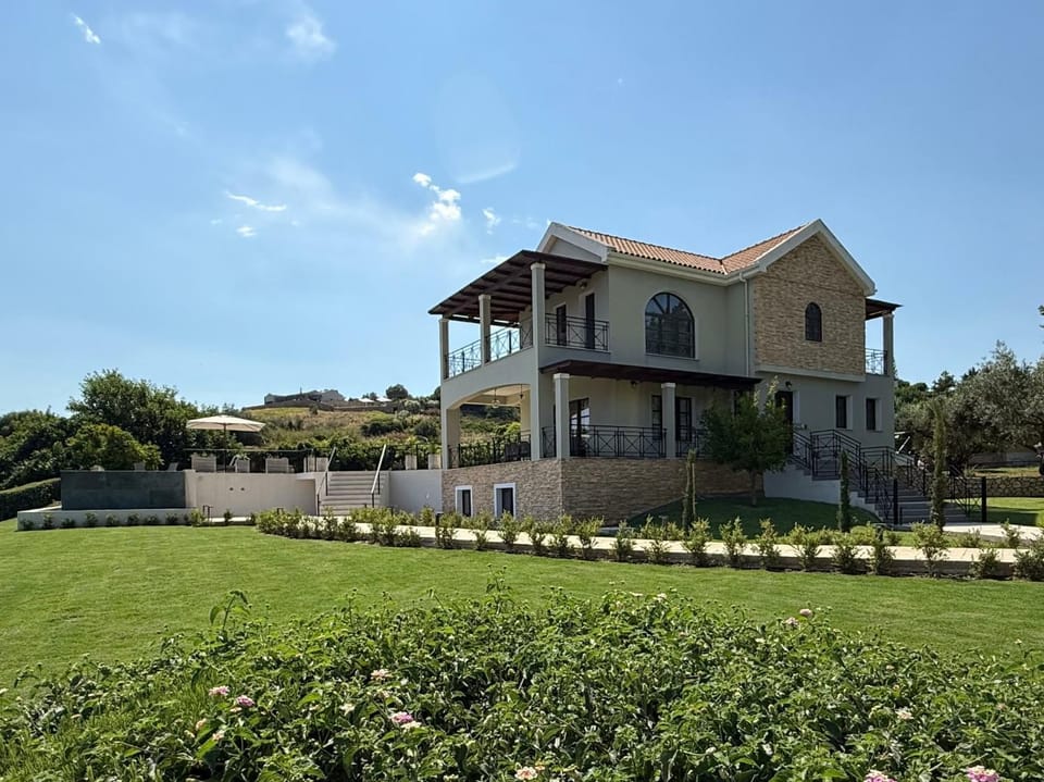 Filon Ktima Beachfront Upscale Villa Villa in Cephalonia
