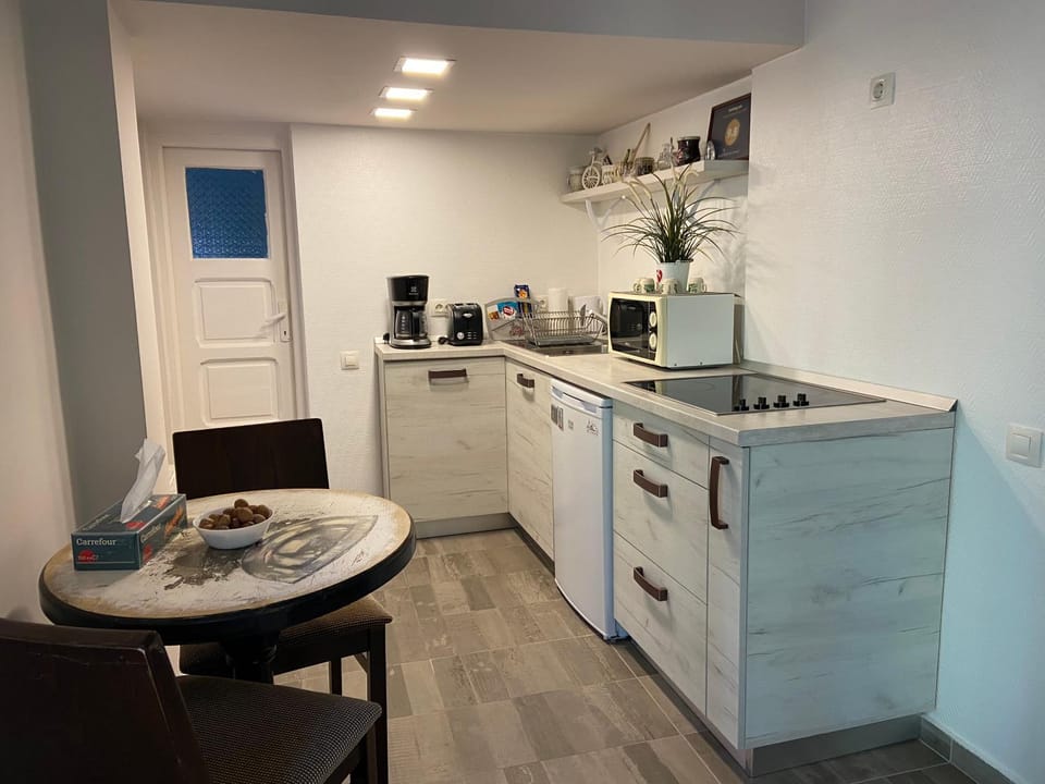 Coffee/tea facilities, Kitchen or kitchenette, Food and drinks