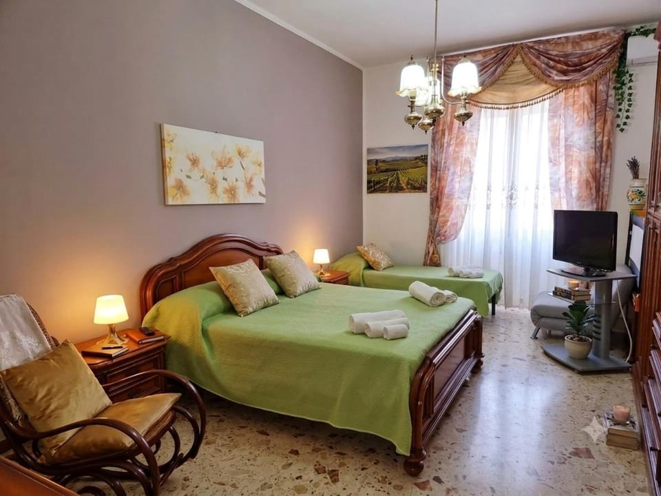 Residenza Margherita - Central e near the Sea Apartment in Salerno