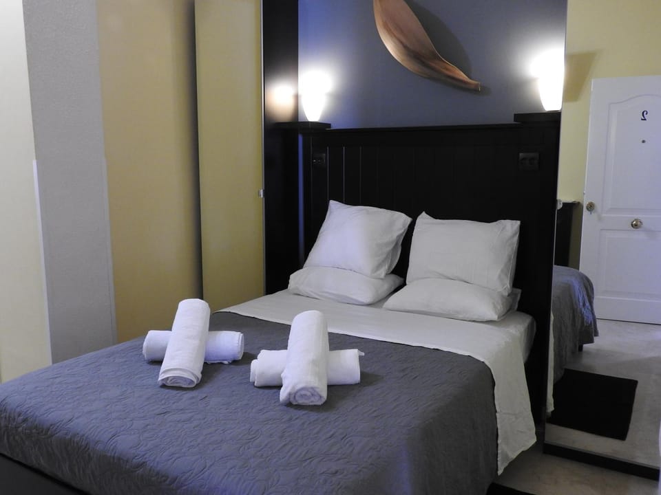 Bed, Photo of the whole room, towels
