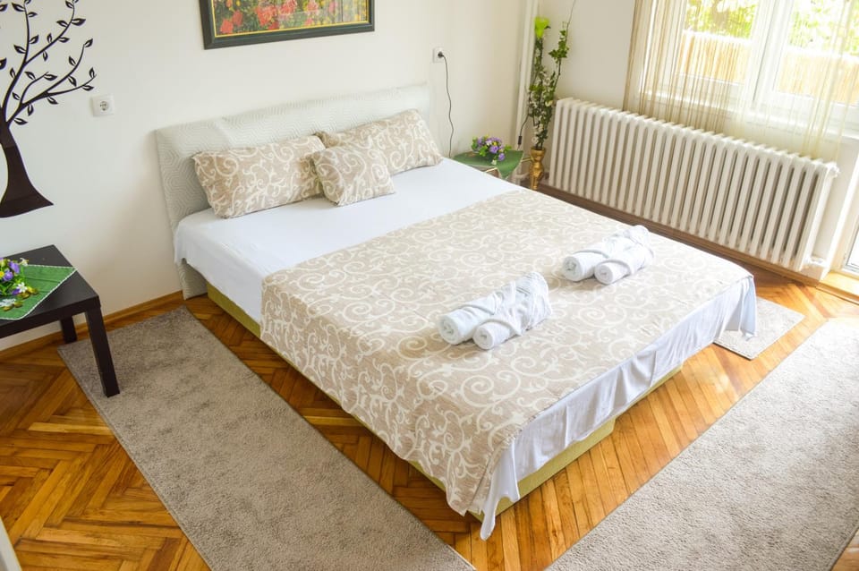 Bedroom, bunk bed