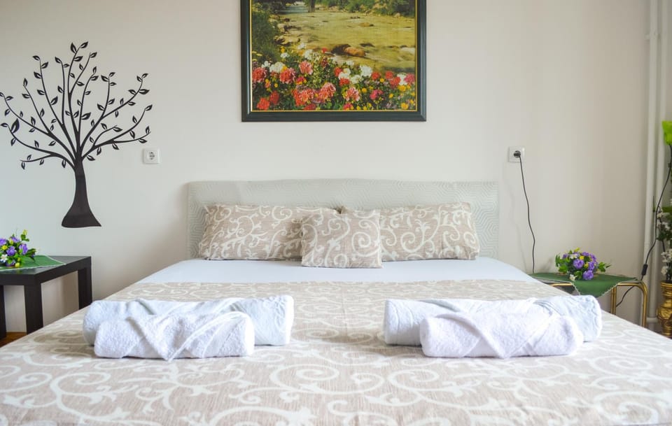 Bedroom, bunk bed