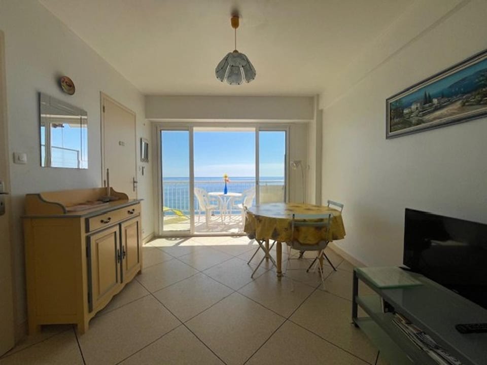 Studio vue mer au Lavandou avec parking - FR-1-308-64 Apartment in Le Lavandou