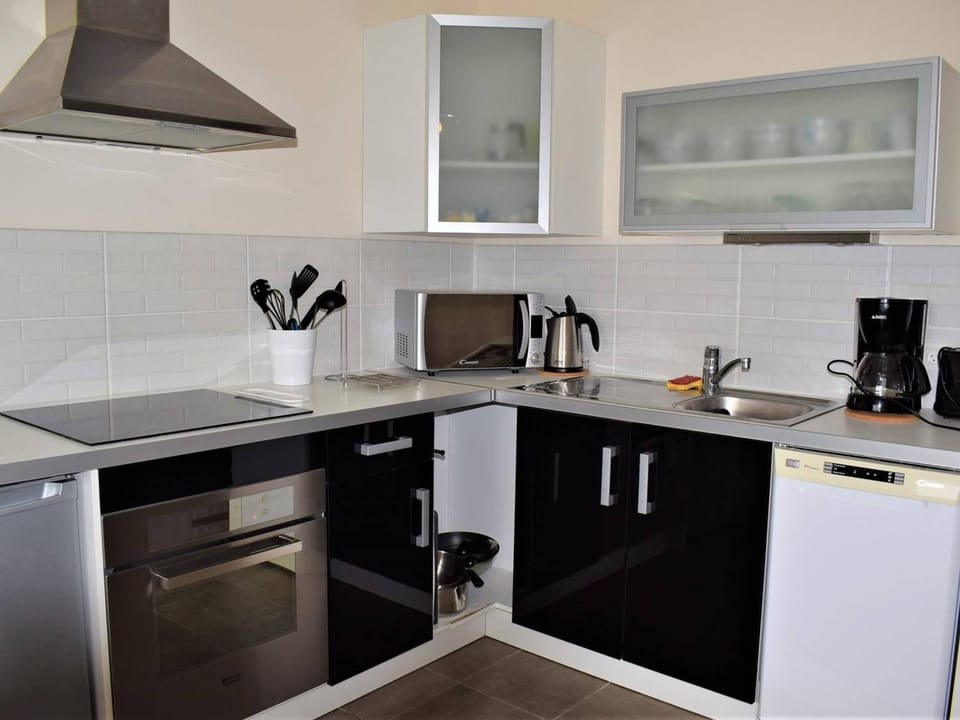 Appartement 3* avec ascenseur, balcon et parking privé à Trégastel - FR-1-368-11 Apartment in Trégastel