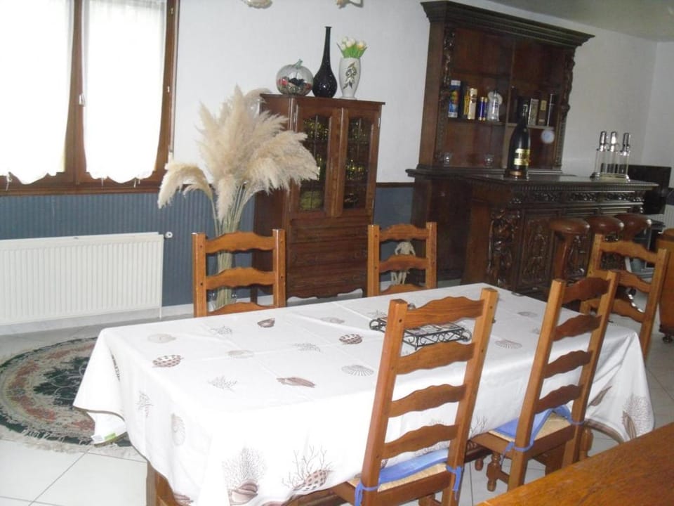 Gîte indépendant avec jardin clos, terrasse et wifi, au centre de Senlis, animaux acceptés - FR-1-376-52 House in Hauts-de-France