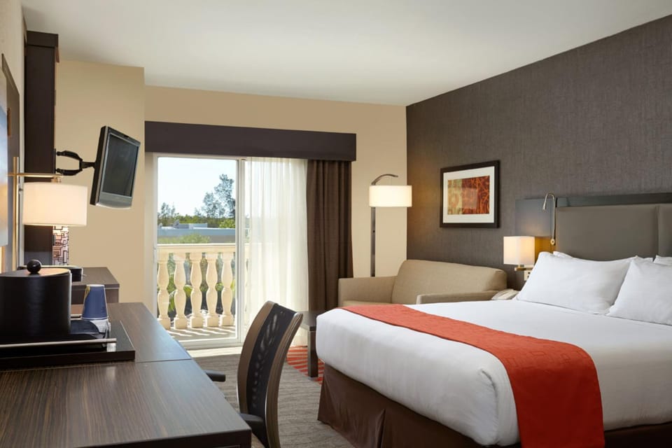Bedroom, Pool view