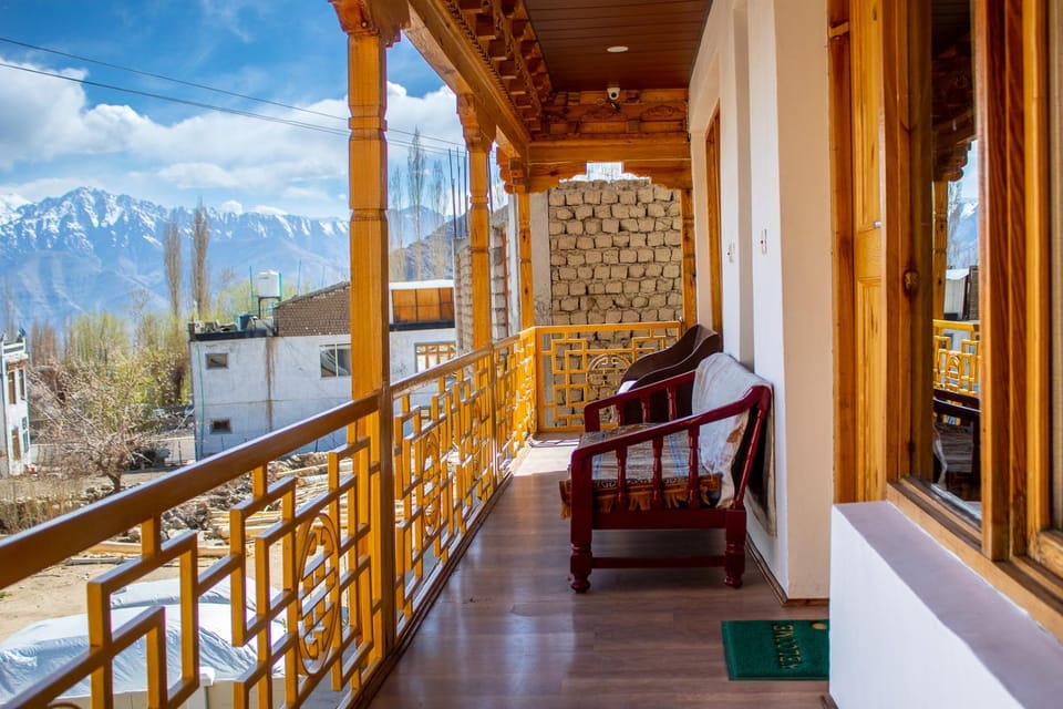 Patio, Natural landscape, View (from property/room), Balcony/Terrace, Seating area, Mountain view