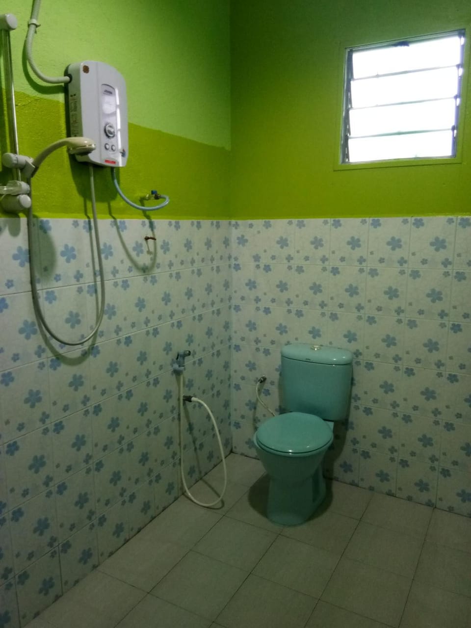 Shower, Toilet