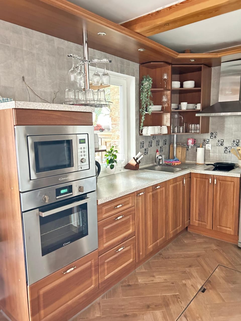 Kitchen or kitchenette, dishwasher, oven, stove