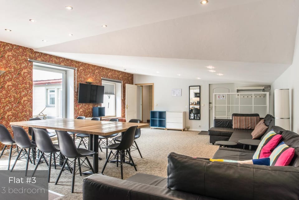 TV and multimedia, Living room, Seating area, Dining area