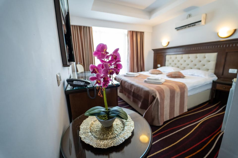 Bed, Photo of the whole room, Bedroom, towels, air conditioner
