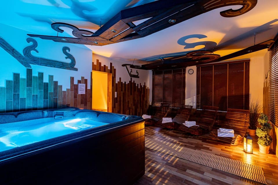 Hot Tub, sunbed